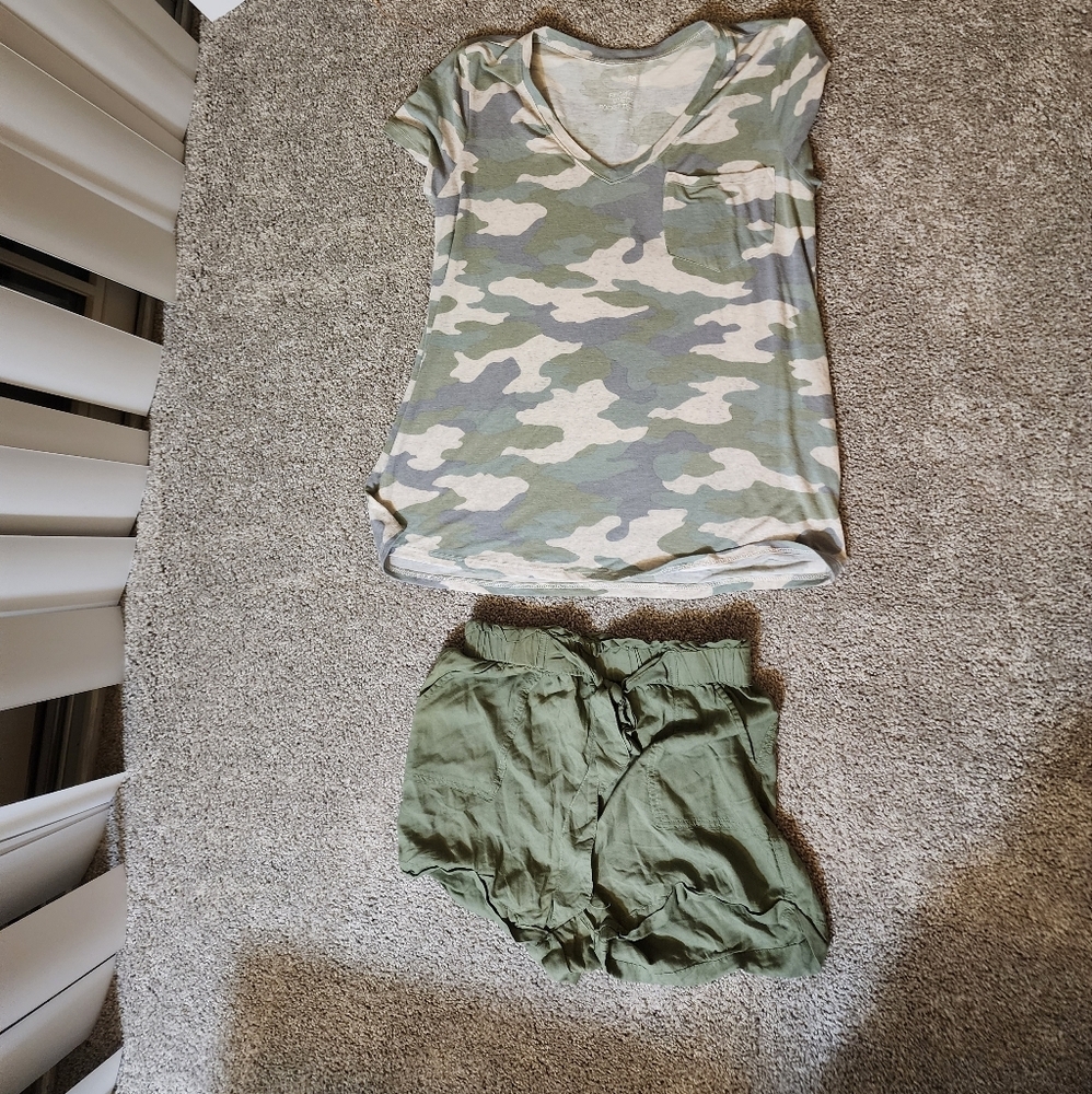 EUC Juniors size small Army Camo top and shorts SO Brand